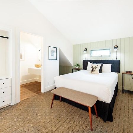 Waterton Glacier Suites Ngoại thất bức ảnh