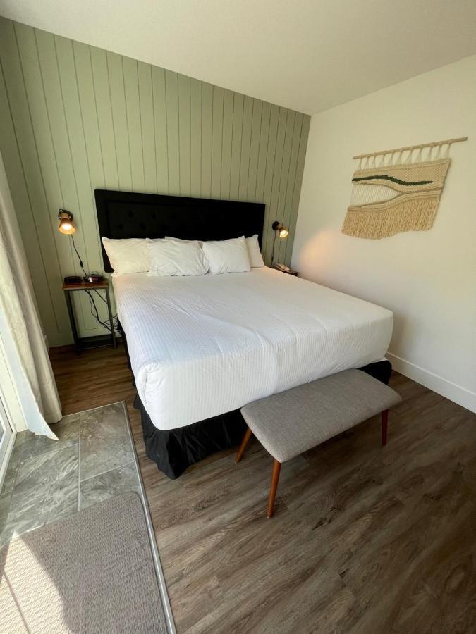 Waterton Glacier Suites Ngoại thất bức ảnh