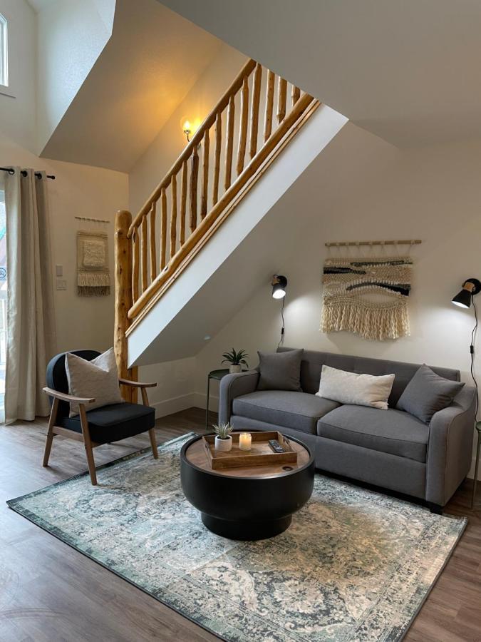 Waterton Glacier Suites Ngoại thất bức ảnh
