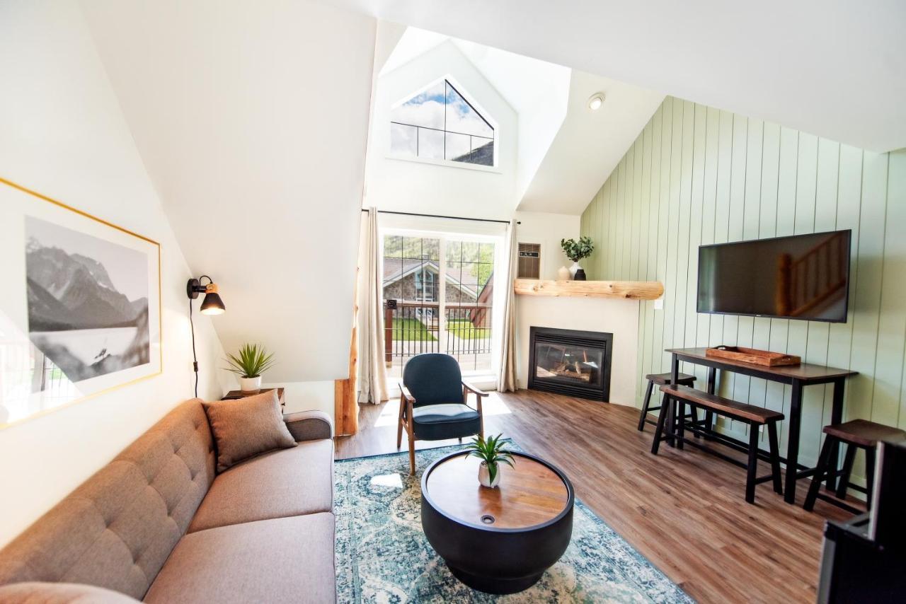 Waterton Glacier Suites Ngoại thất bức ảnh