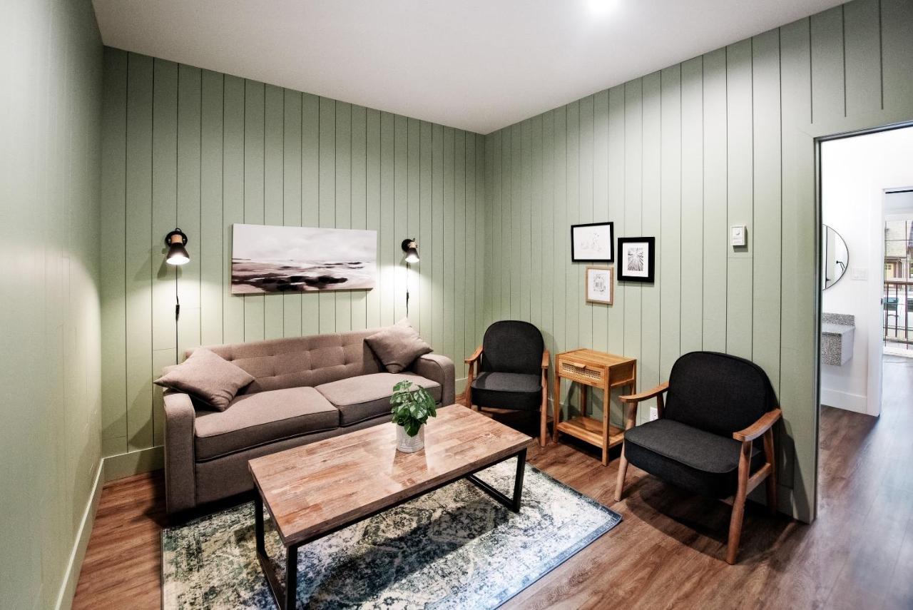 Waterton Glacier Suites Ngoại thất bức ảnh
