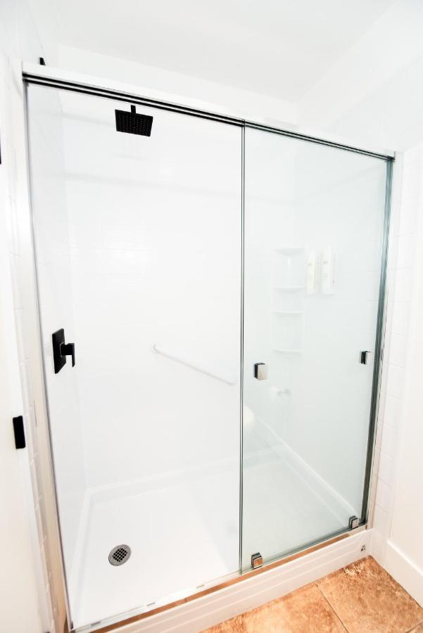 Waterton Glacier Suites Ngoại thất bức ảnh