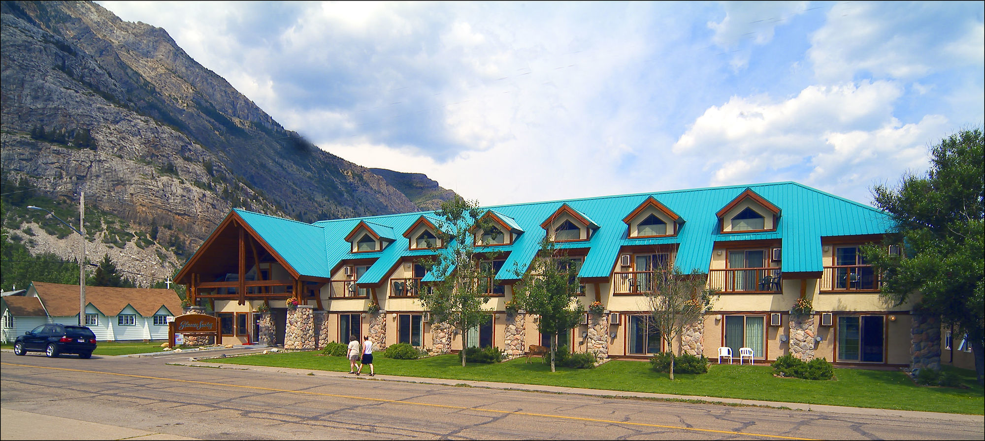 Waterton Glacier Suites Ngoại thất bức ảnh