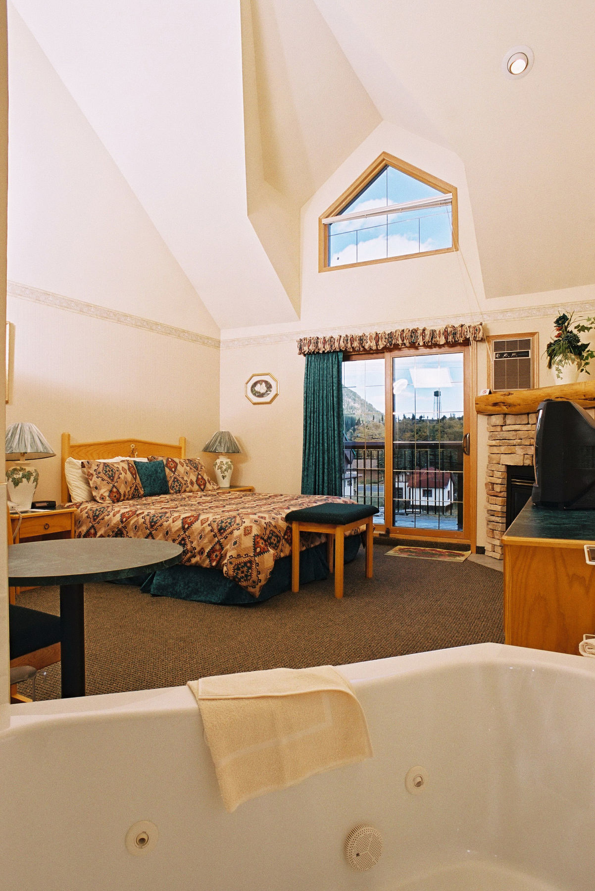 Waterton Glacier Suites Ngoại thất bức ảnh