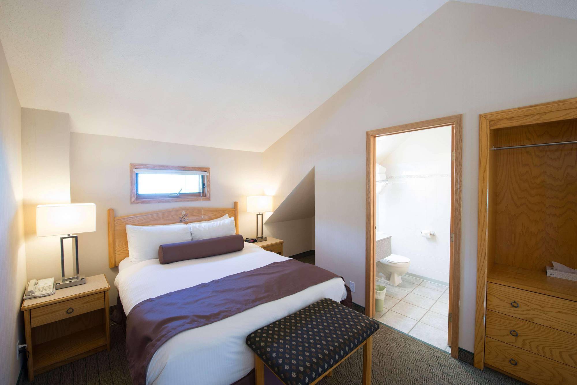 Waterton Glacier Suites Ngoại thất bức ảnh