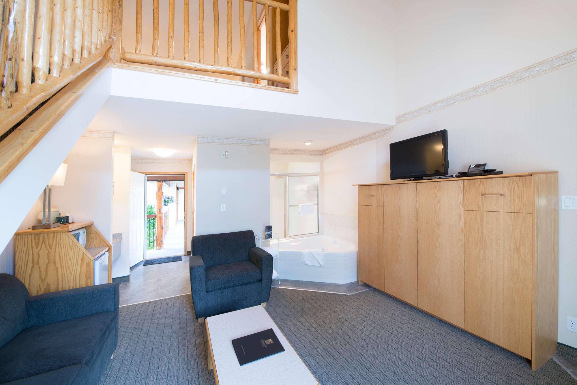 Waterton Glacier Suites Ngoại thất bức ảnh