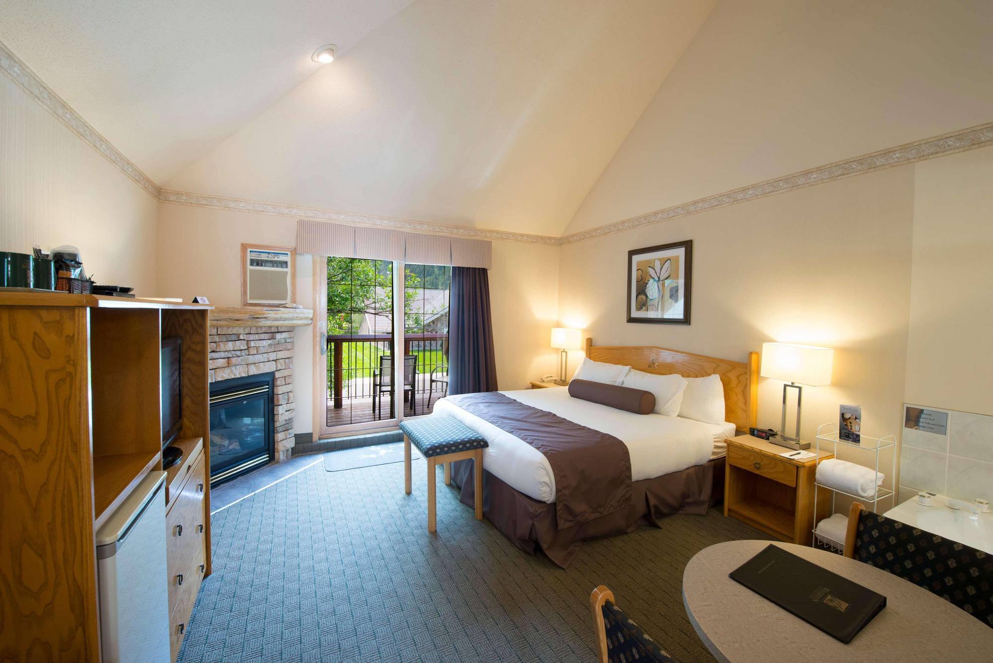 Waterton Glacier Suites Ngoại thất bức ảnh