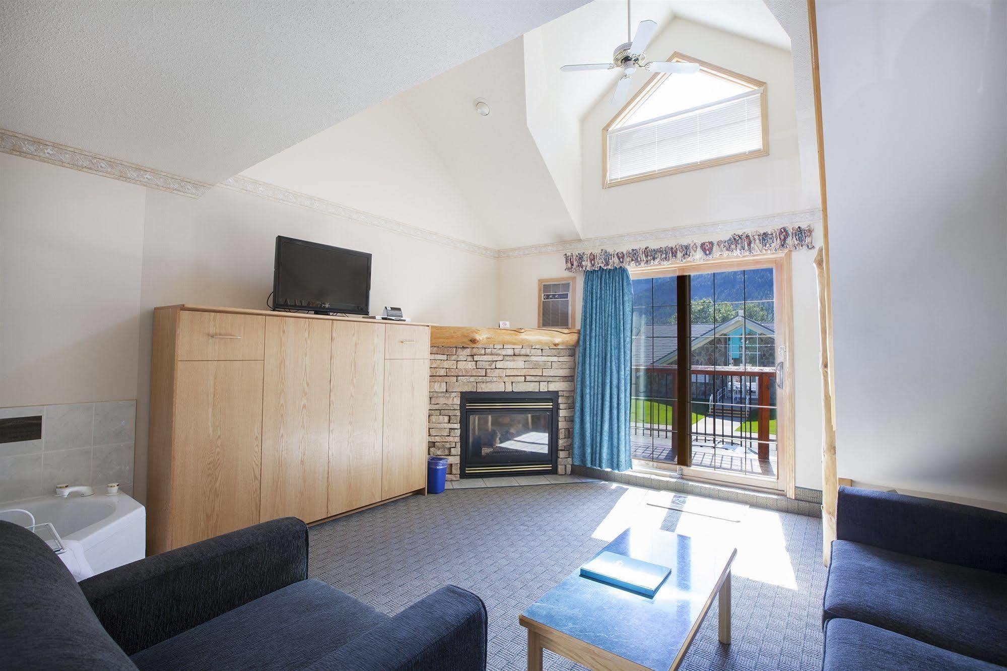 Waterton Glacier Suites Ngoại thất bức ảnh